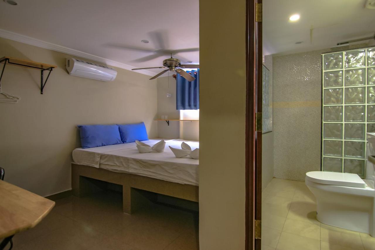 Bar Oz Riverside Guesthouse Phnom-Penh Buitenkant foto
