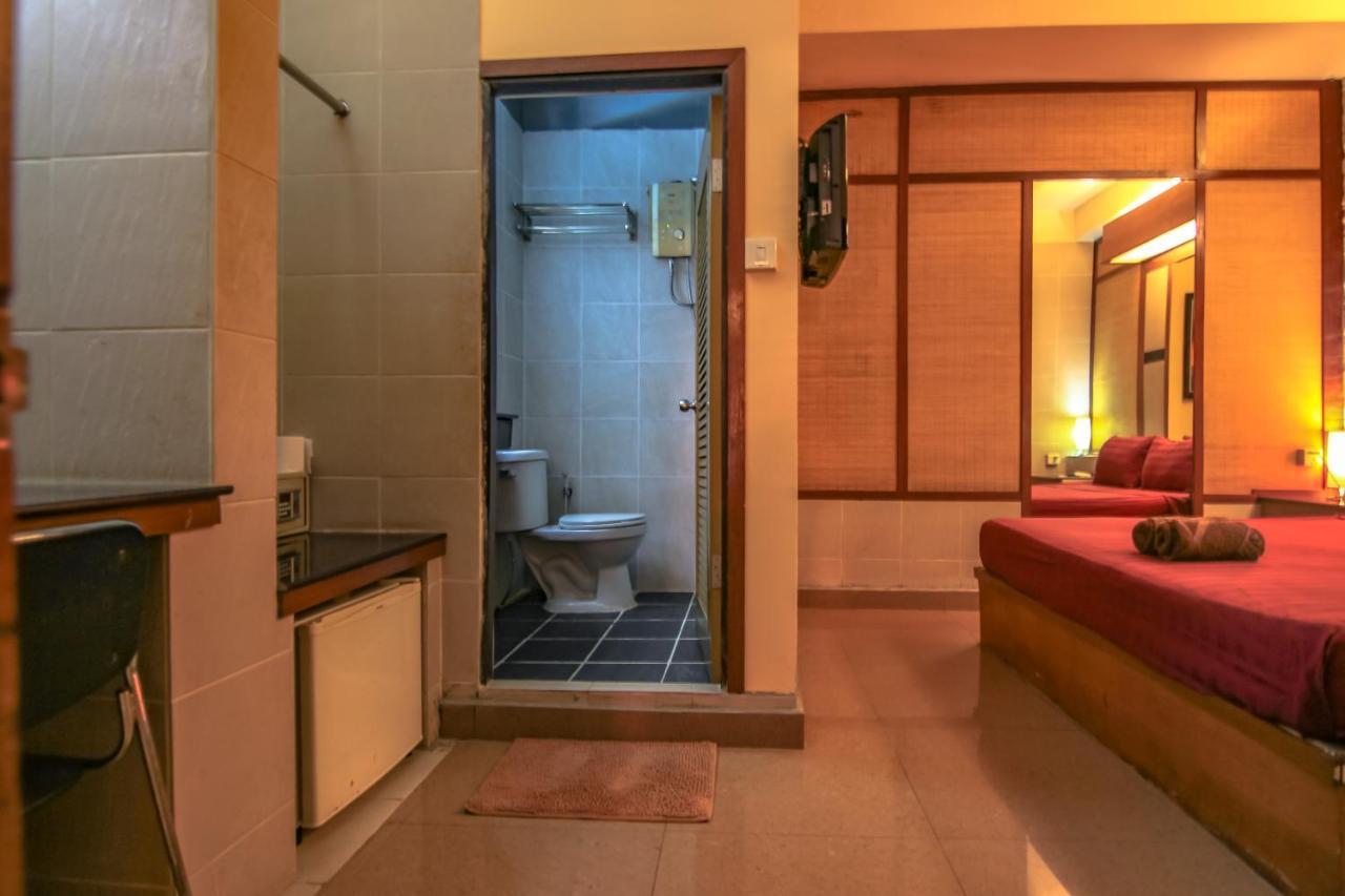 Bar Oz Riverside Guesthouse Phnom-Penh Buitenkant foto