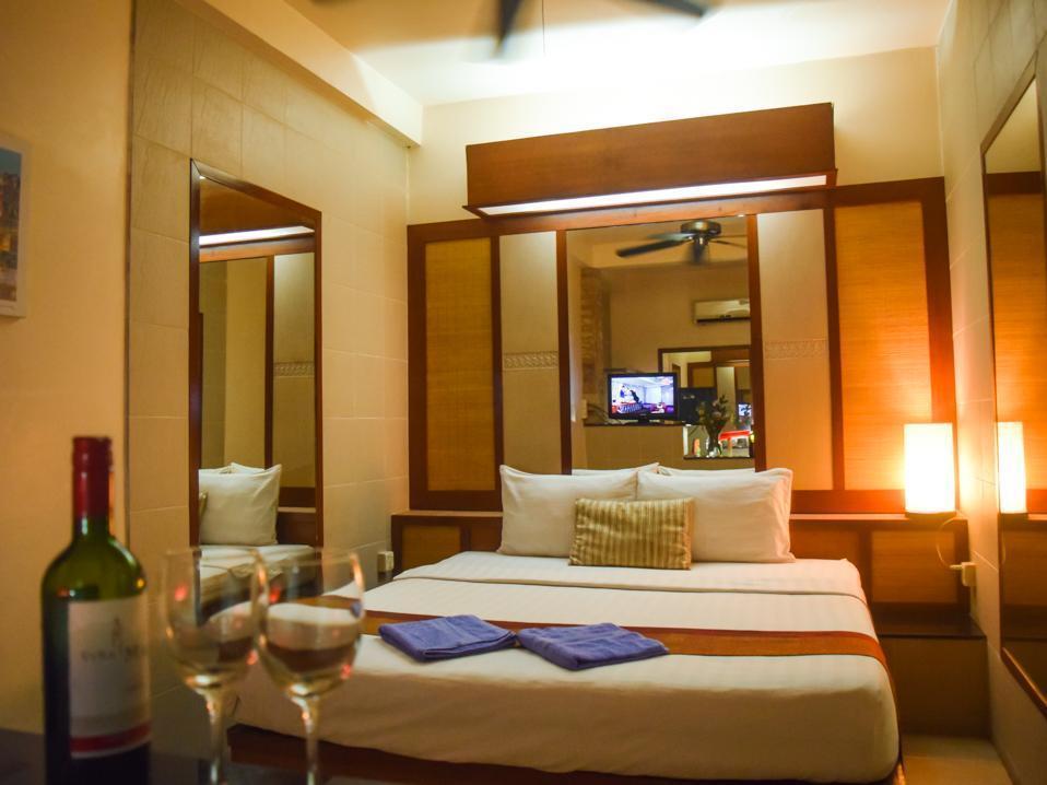 Bar Oz Riverside Guesthouse Phnom-Penh Buitenkant foto