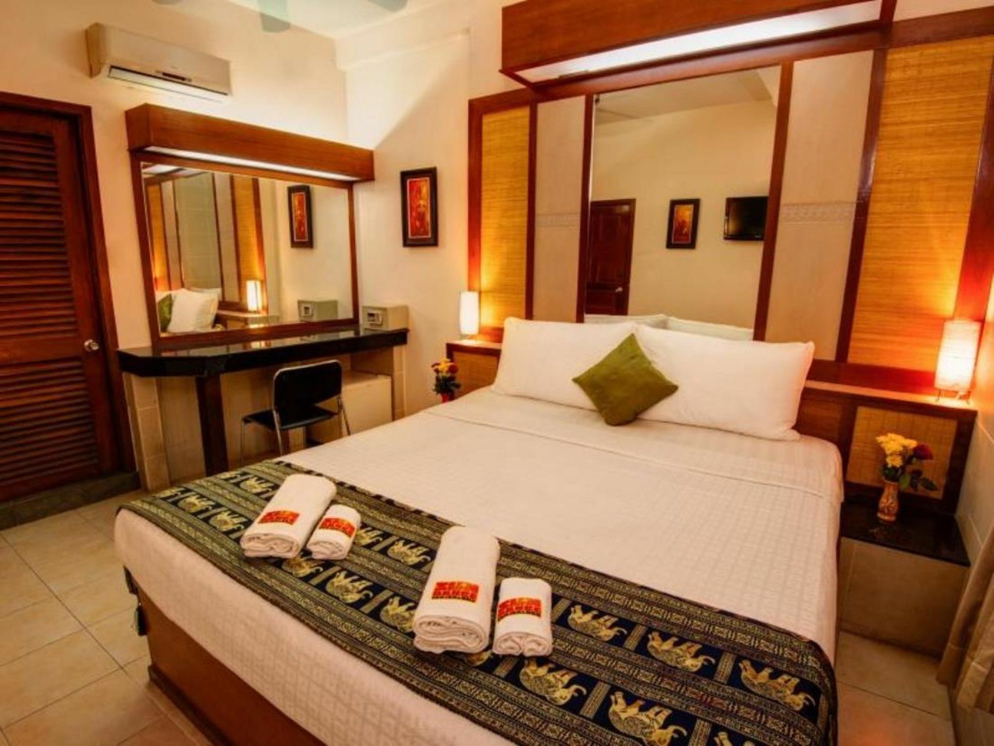Bar Oz Riverside Guesthouse Phnom-Penh Buitenkant foto
